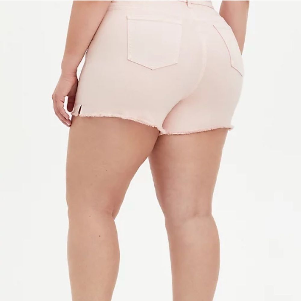 TORRID HIGH RISE MIDI SHORT VINTAGE STRETCH PEARL